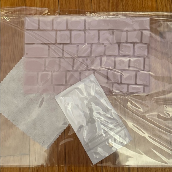 13-inch MacBook Air with a hard shell case, keyboard cover, and dust plugs - Picture 2 of 3